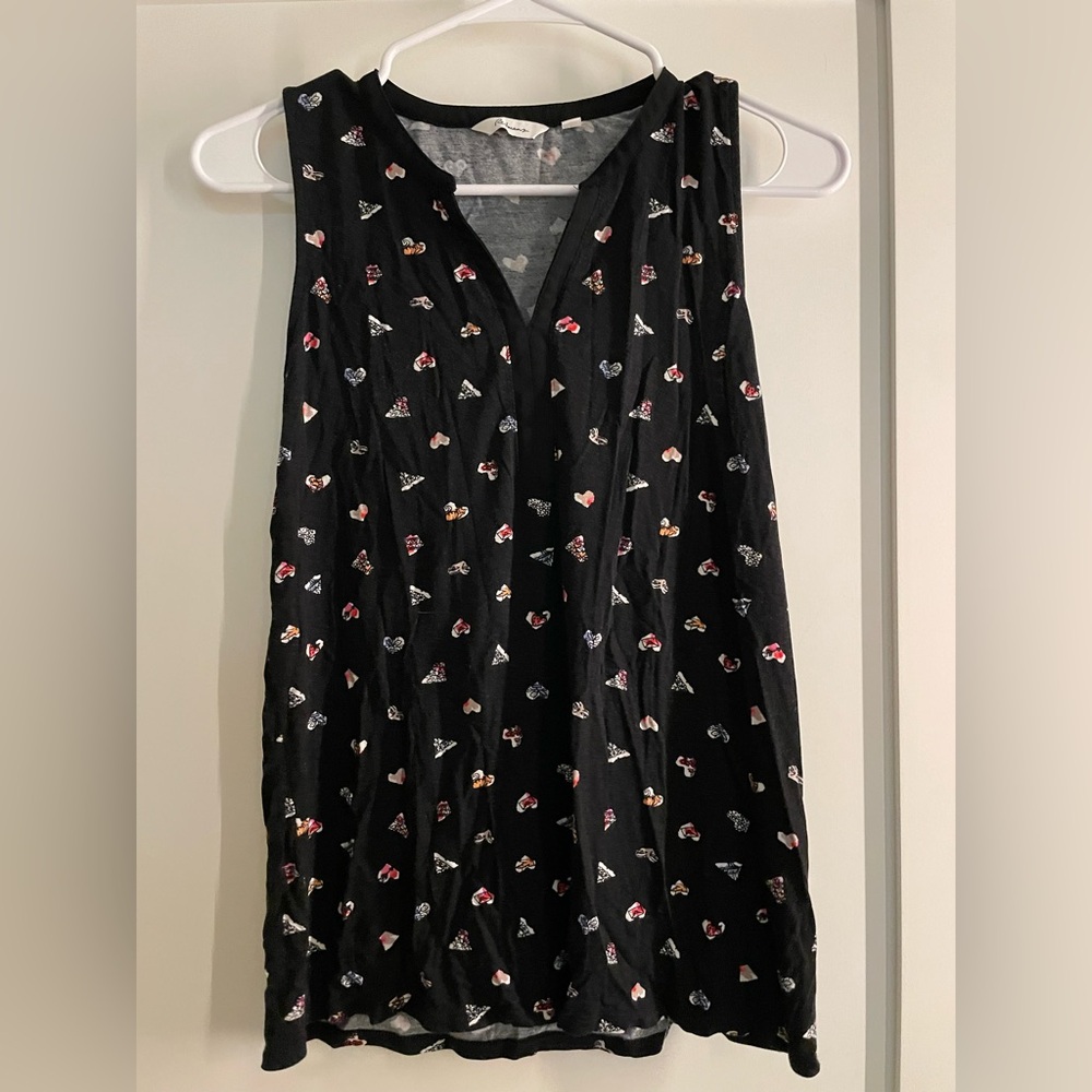 95 Reitmans Black and Gray Top with Heart Print